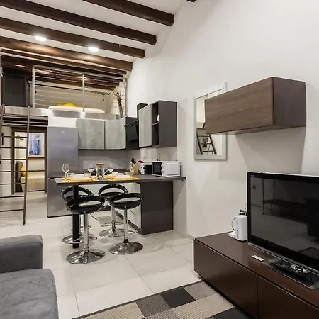 Апартаменты Dimora Le Due Torri - Modern Center *